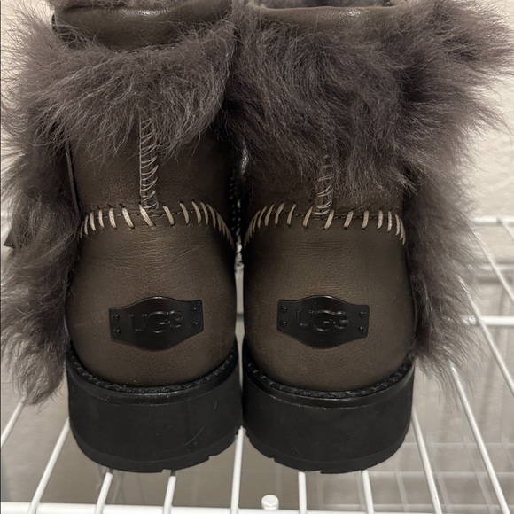 UGG Fluff Punk Boots size 8 nearly new - Picture 3 of 7